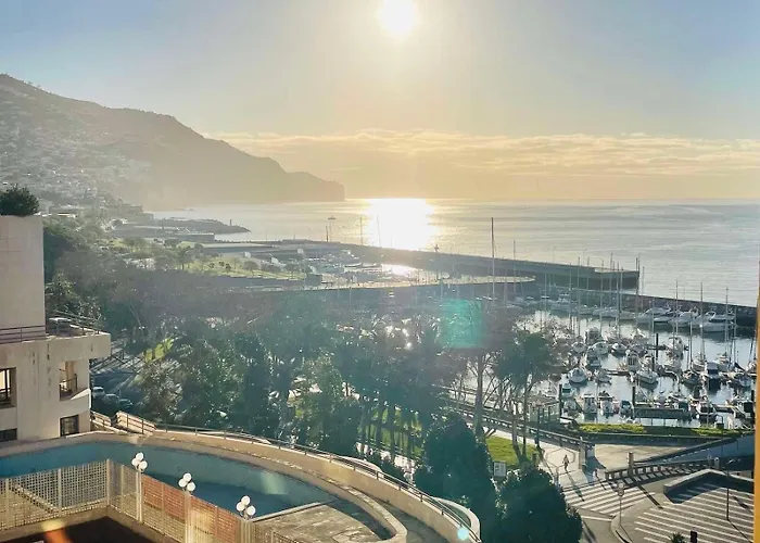 Center Marina View Gold Studio